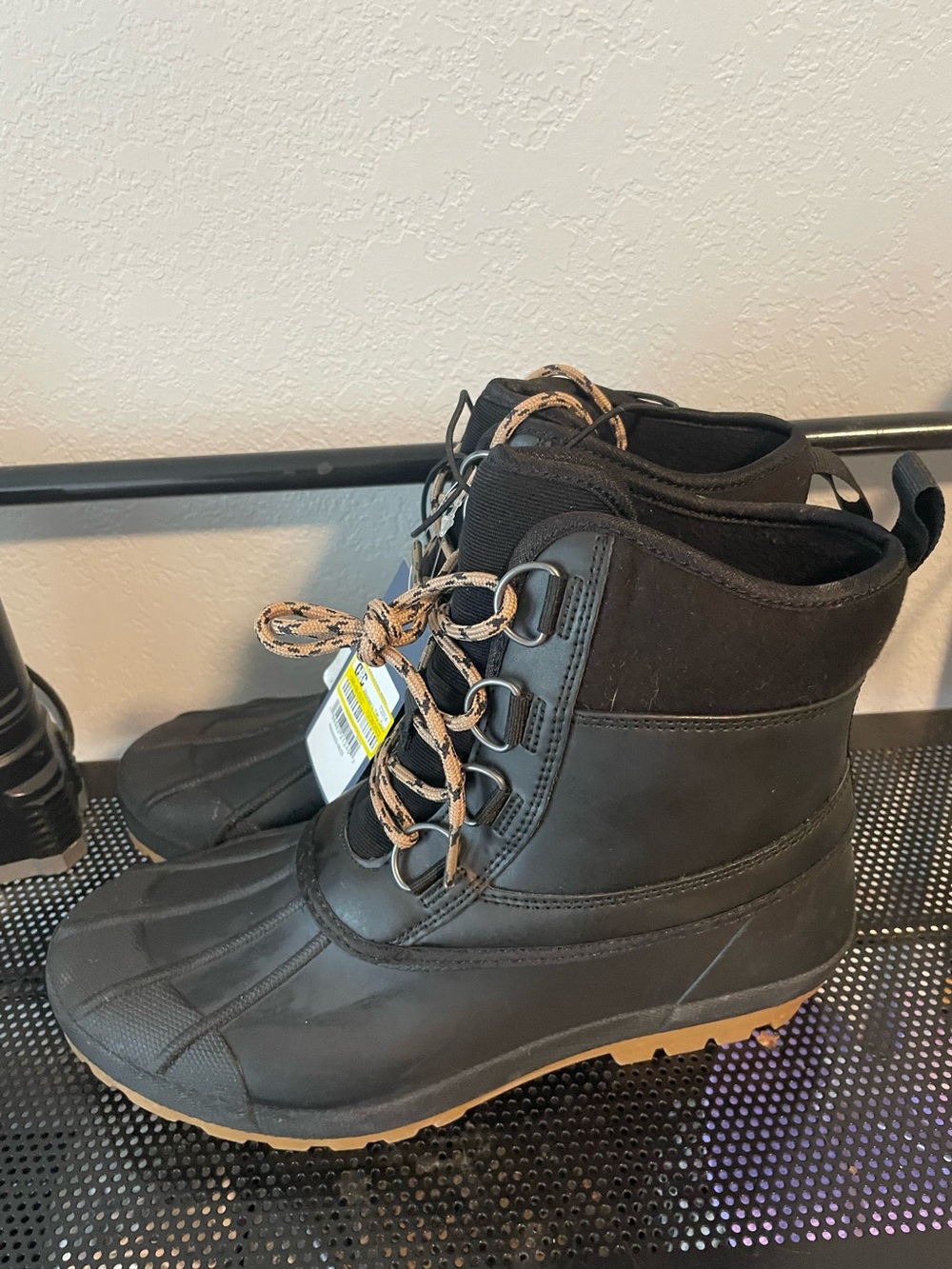 NWT Women’s Black Outdoor Lace-Up Duck Boots Size 8